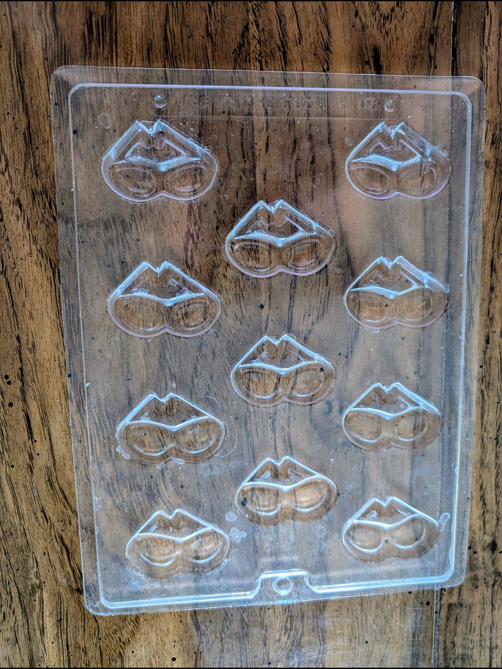 Clear Plastic Candy Mold Tray with Sunglasse - Transparent